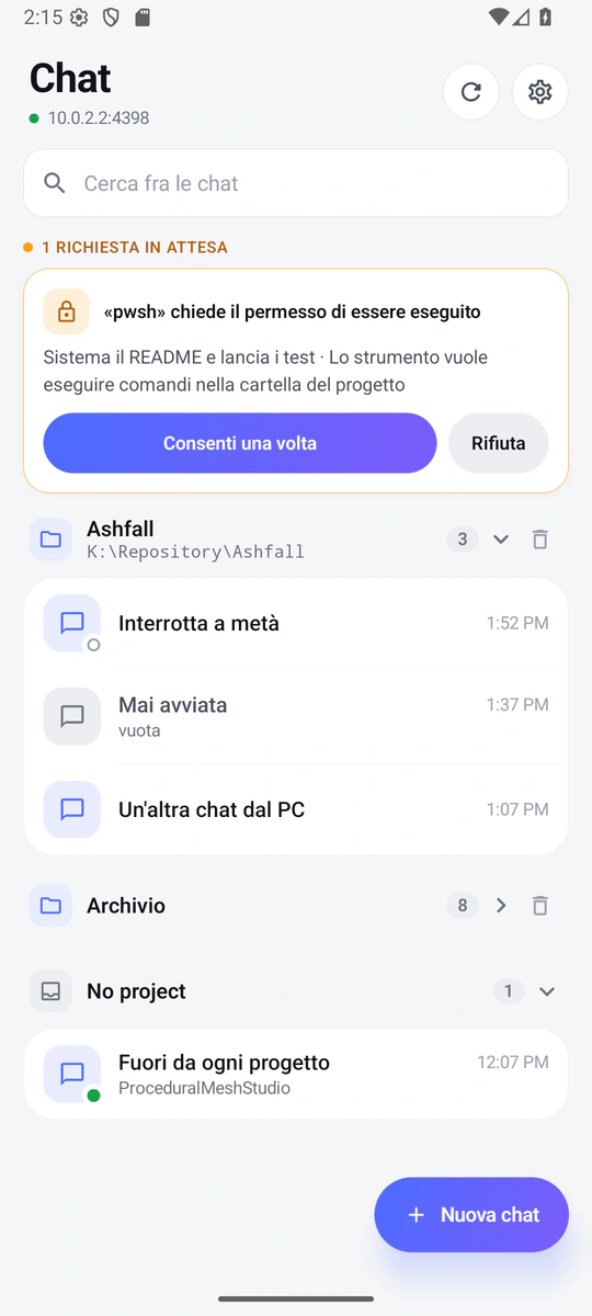 L'elenco delle chat raggruppate per progetto, con un progetto piegato e il pallino di stato di ogni chat